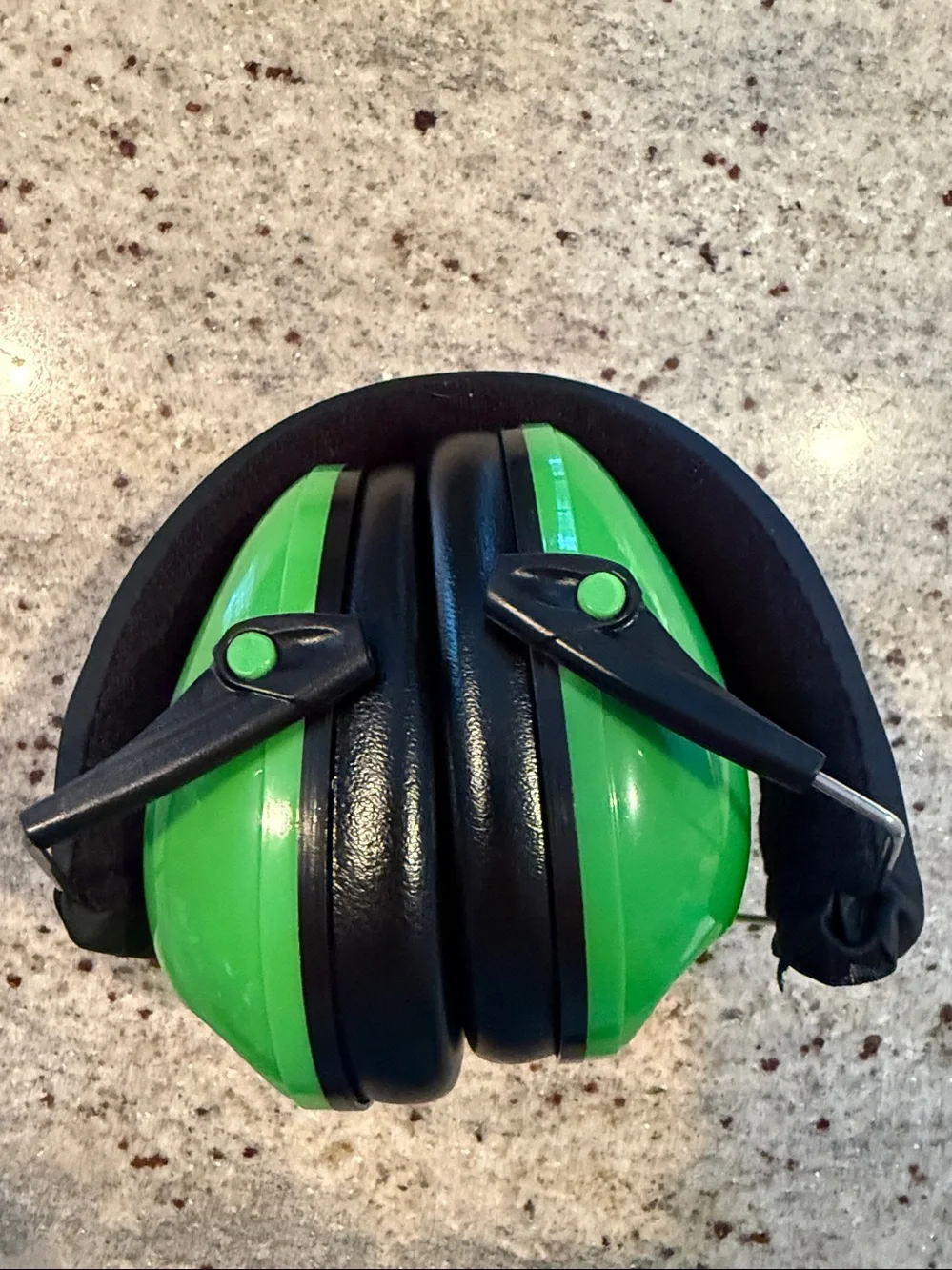Like New- Snug Safe n Sound Kids Ear Defenders Earmuffs Noise Cancelation